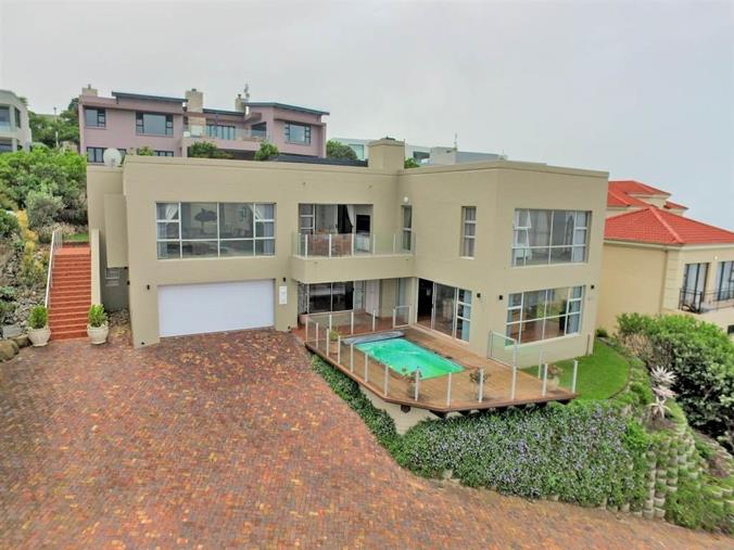5 Bedroom House for Sale in Brenton On Sea