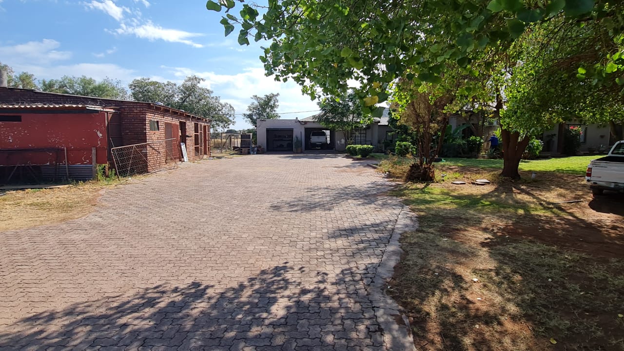 Farm for sale in Postmasburg P24112637352