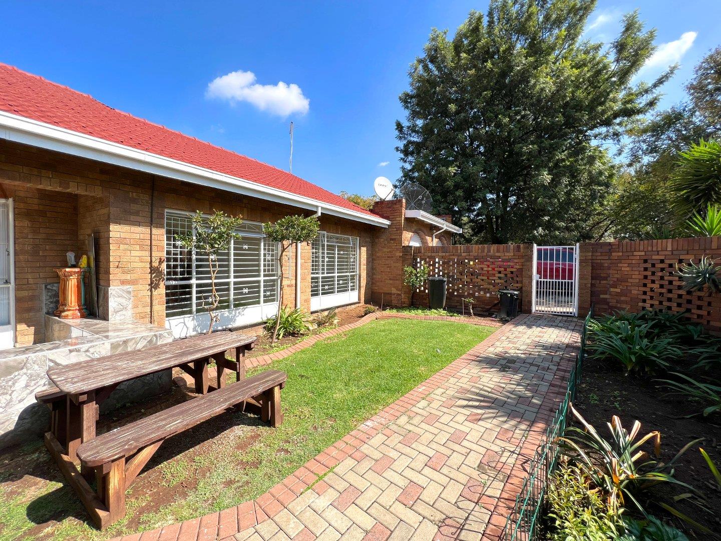 3 Bedroom Townhouse for sale in Marlands P24112640853