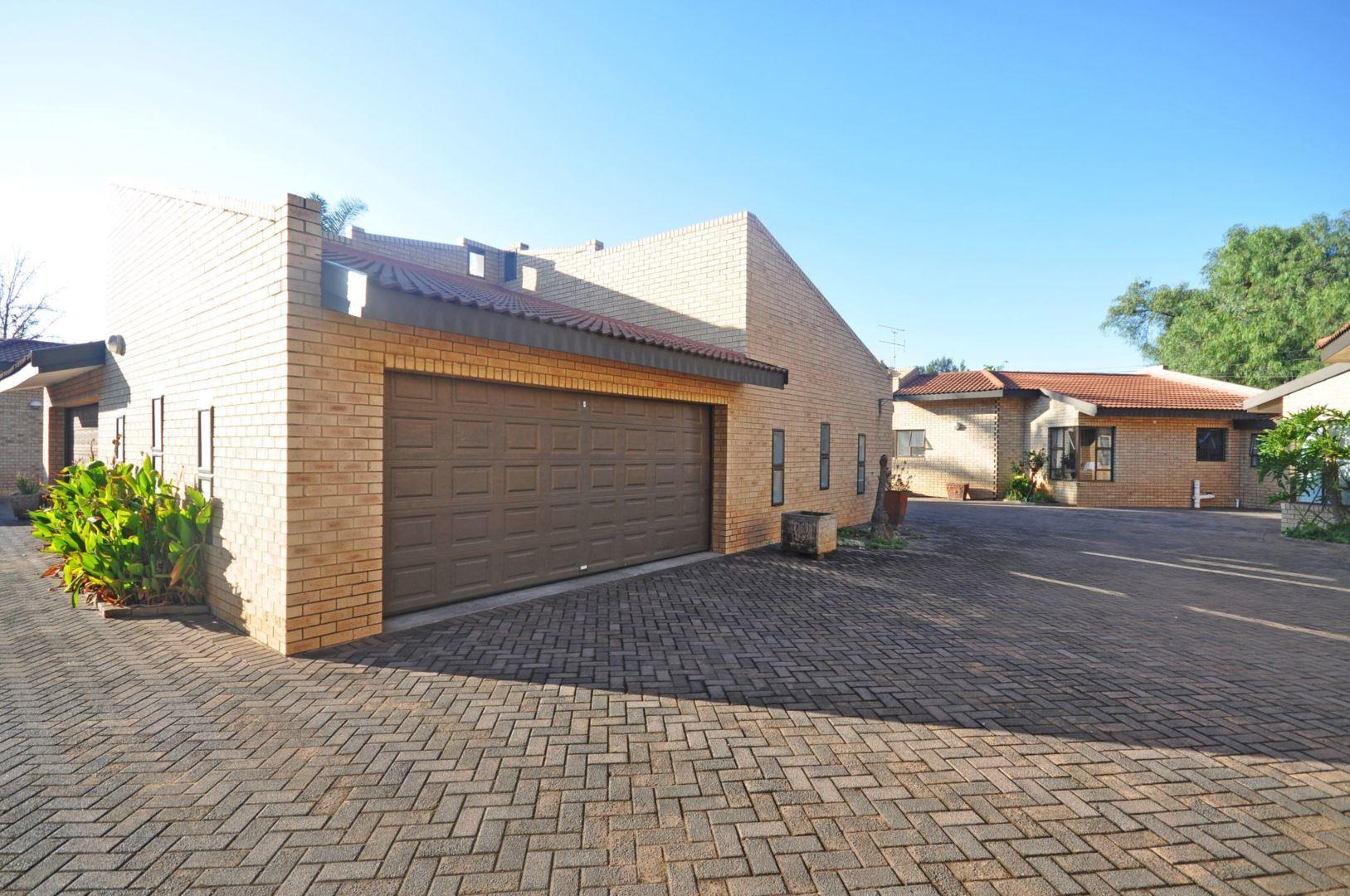 3 Bedroom Townhouse for sale in Three Rivers East P24112641968