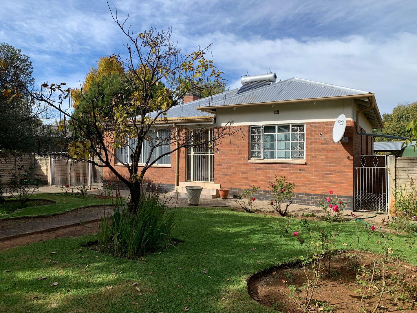 3 Bedroom House for sale in Bayswater P24112641979