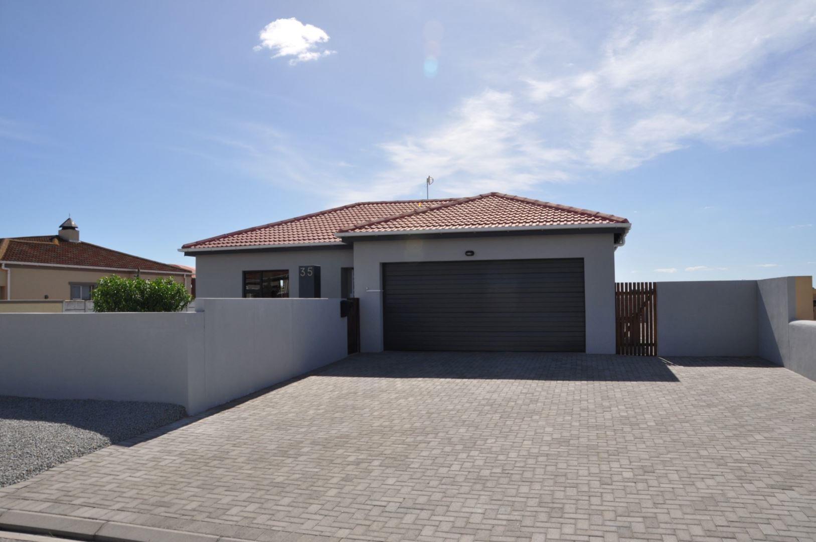 3 Bedroom House for sale in Port Owen 35 Catherine Street P24112642106