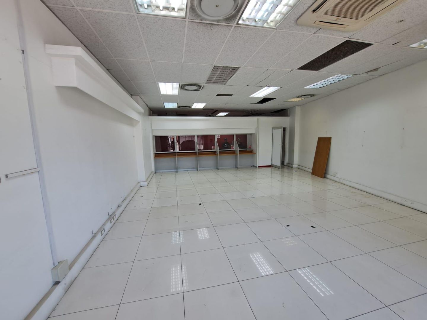 Commercial property to rent in Musgrave P24112642802