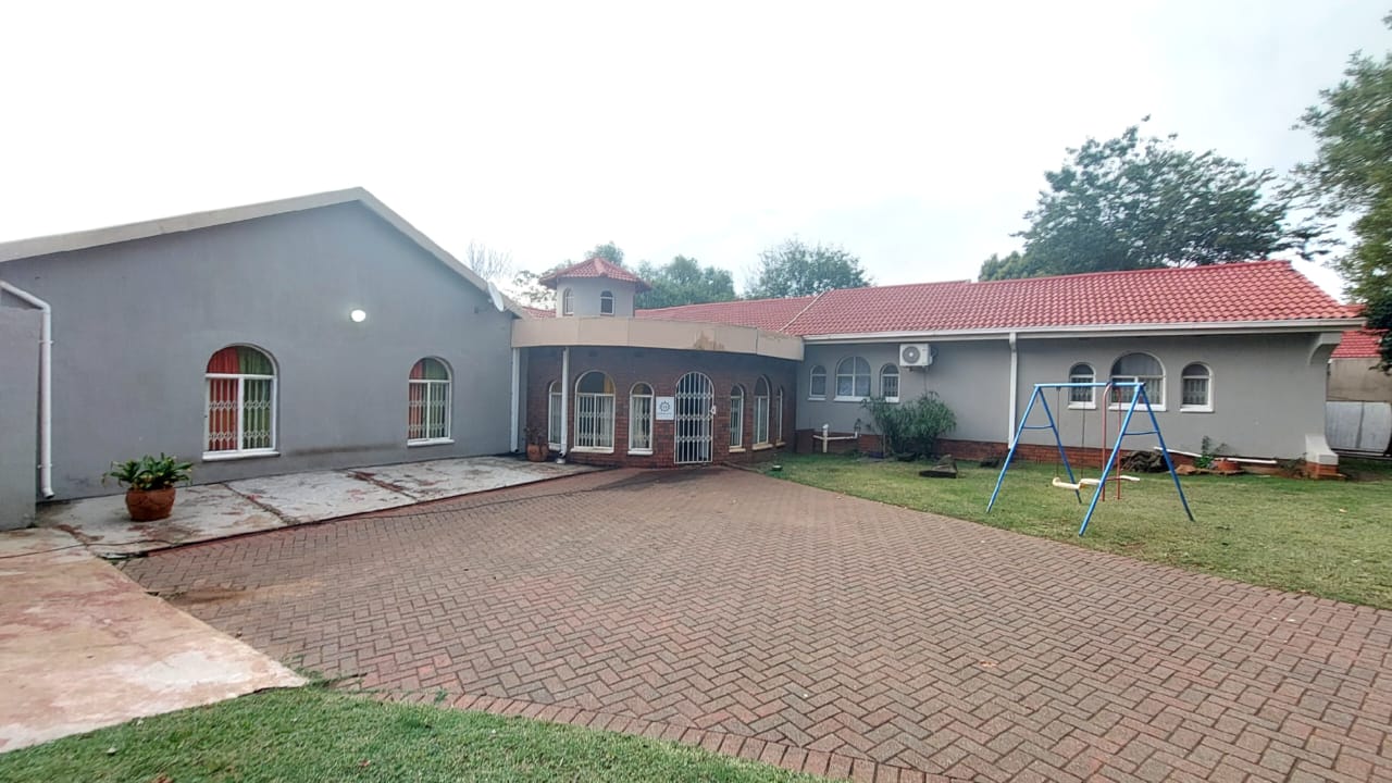 4 Bedroom House for sale in Three Rivers East P24112643079