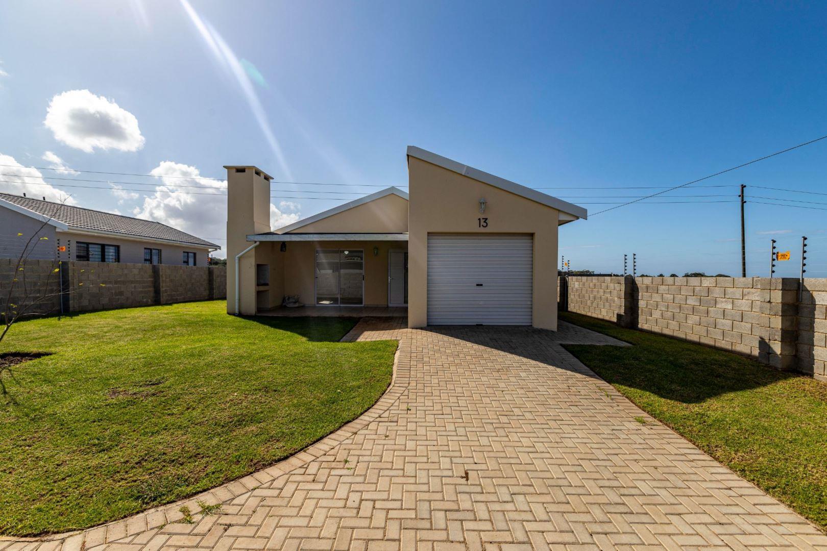 3 Bedroom House for sale in Gonubie P24112644739