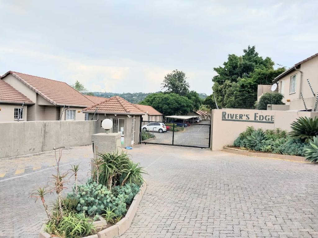 2 Bedroom Apartment / flat for sale in Newlands Erf 580/ 25 River's