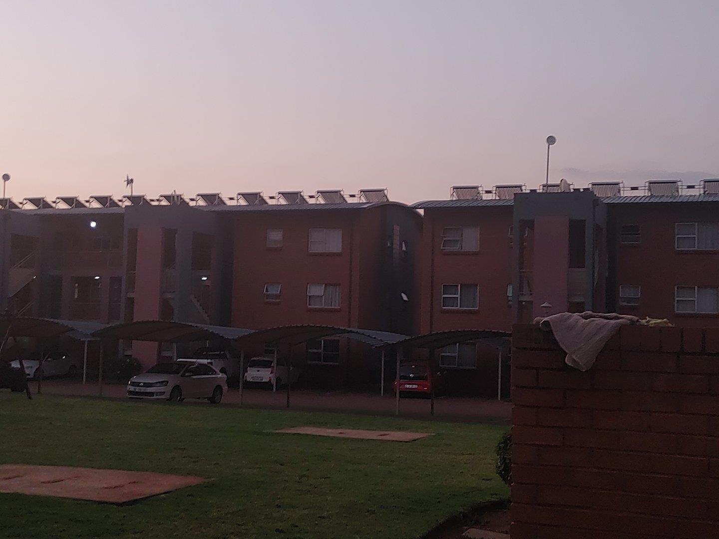 2 Bedroom Apartment / flat for sale in Montana P24112651363