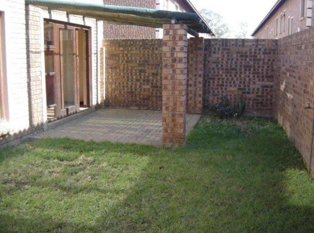 1 Bedroom Townhouse for sale in Middelburg Central P24112656876