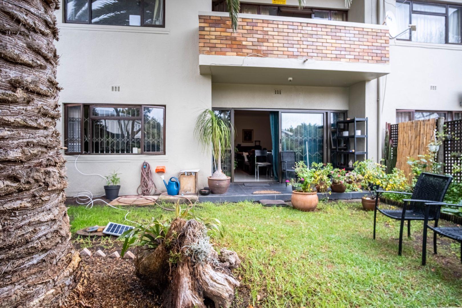 3 Bedroom Apartment / flat for sale in Kenilworth 6 Newark Mansions