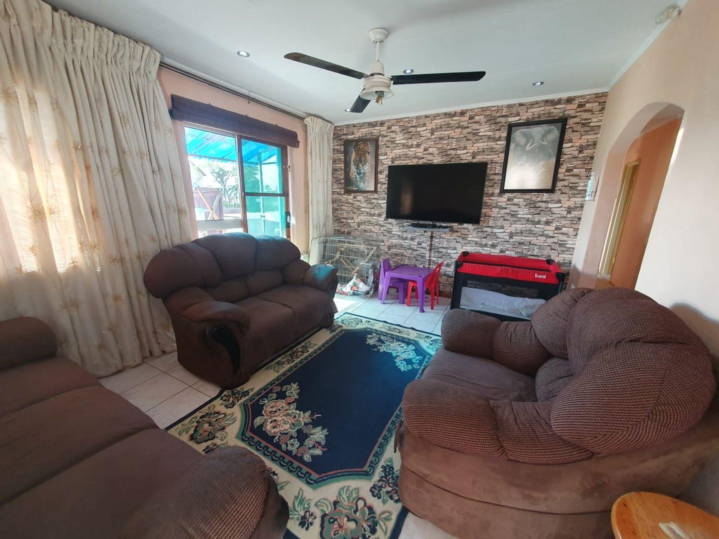 3 Bedroom Apartment / flat for sale in Brackenham P24112655755