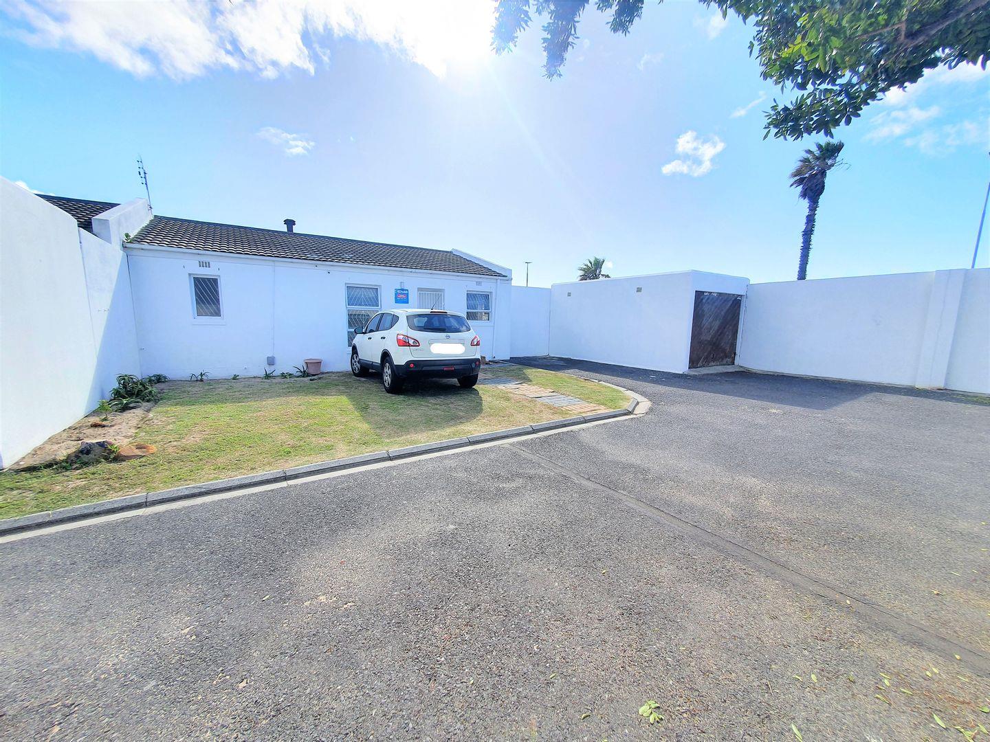 2 Bedroom House for sale in Marina Da Gama P24112656109