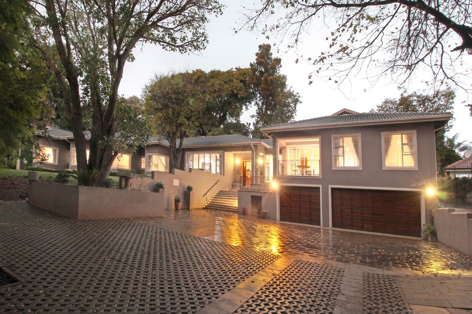 4 Bedroom House for sale in Bedfordview P24112658479