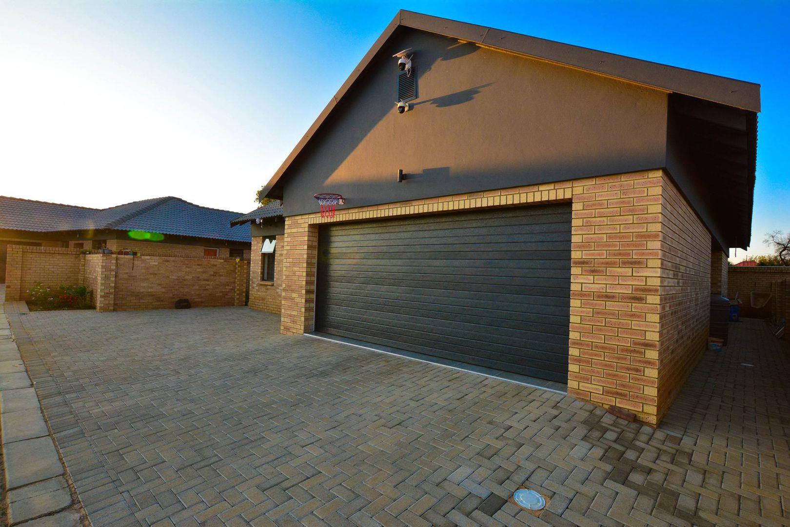 3 Bedroom Townhouse for sale in Baillie Park P24112659012