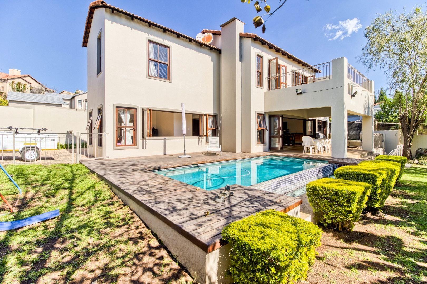 4 Bedroom House for sale in Fourways P24112659079