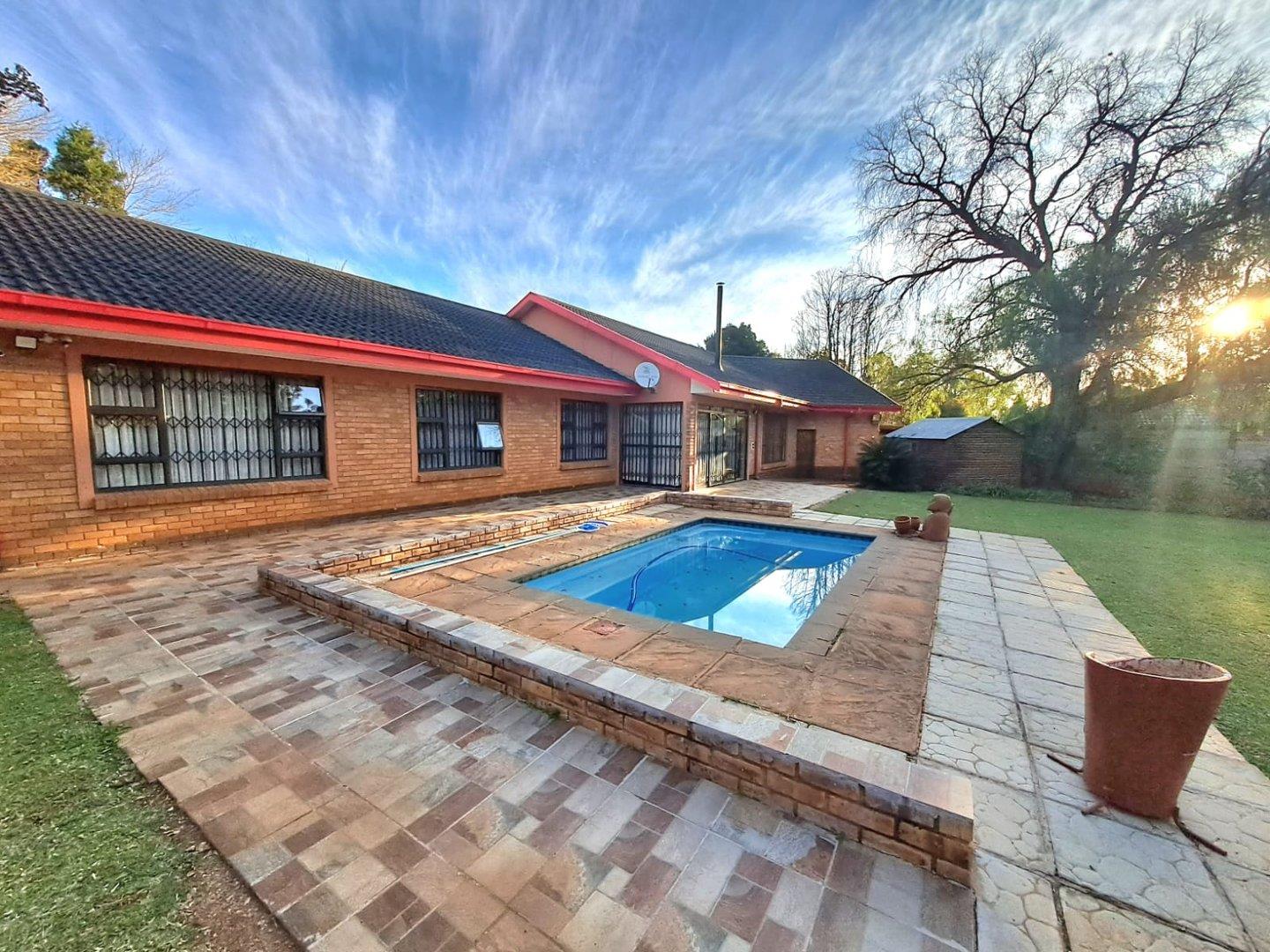 4 Bedroom House for sale in Three Rivers East P24112659345