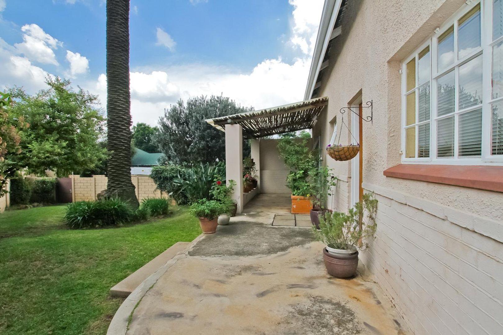 2 Bedroom House for sale in Kensington P24110941882