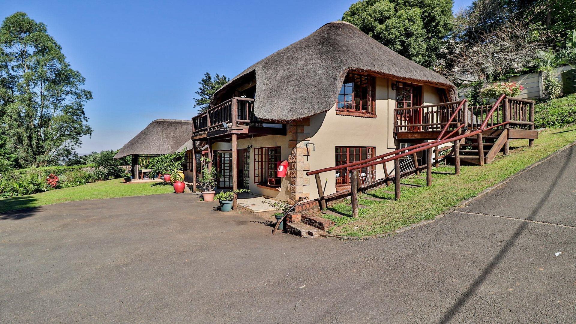 5 Bedroom House for sale in Athlone P24112614090