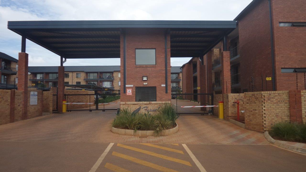 2 Bedroom Apartment / flat to rent in Olympus AH Fernel Park 2221