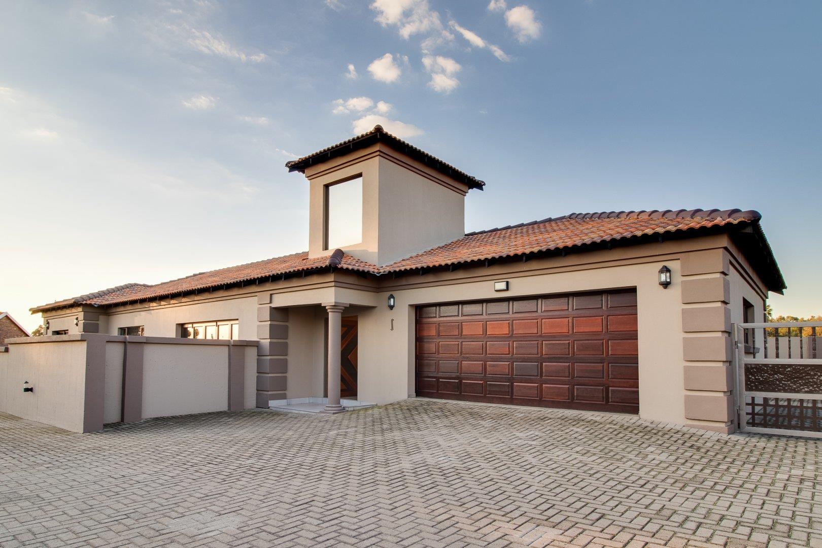 3 Bedroom House for sale in Riversdale P24112673519