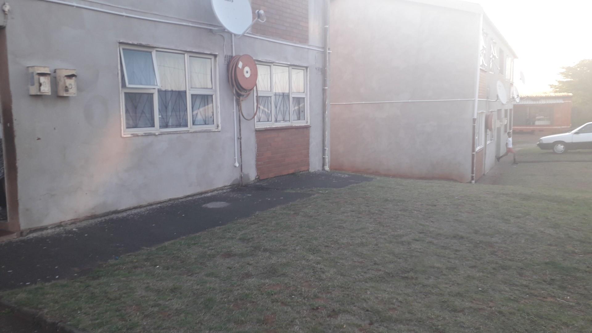 2 Bedroom Apartment / flat for sale in Austerville P24112673542