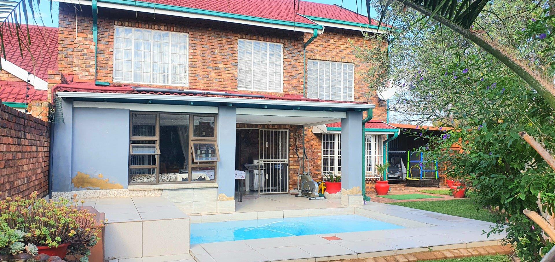 4 Bedroom Townhouse for sale in Three Rivers P24112675490