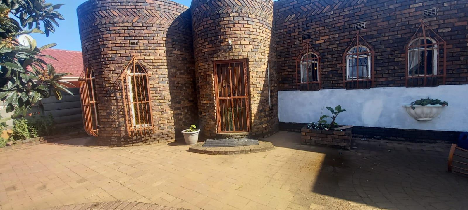 6 Bedroom House for sale in Vanderbijlpark SE 7 P24112675733