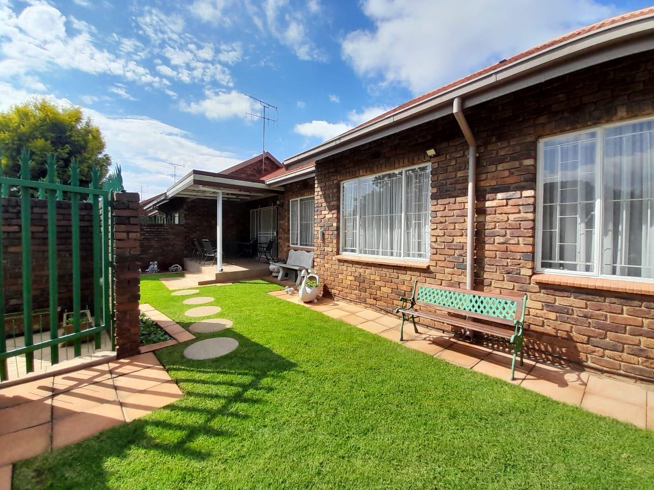 Birchleigh North Property Property and houses for sale in Birchleigh