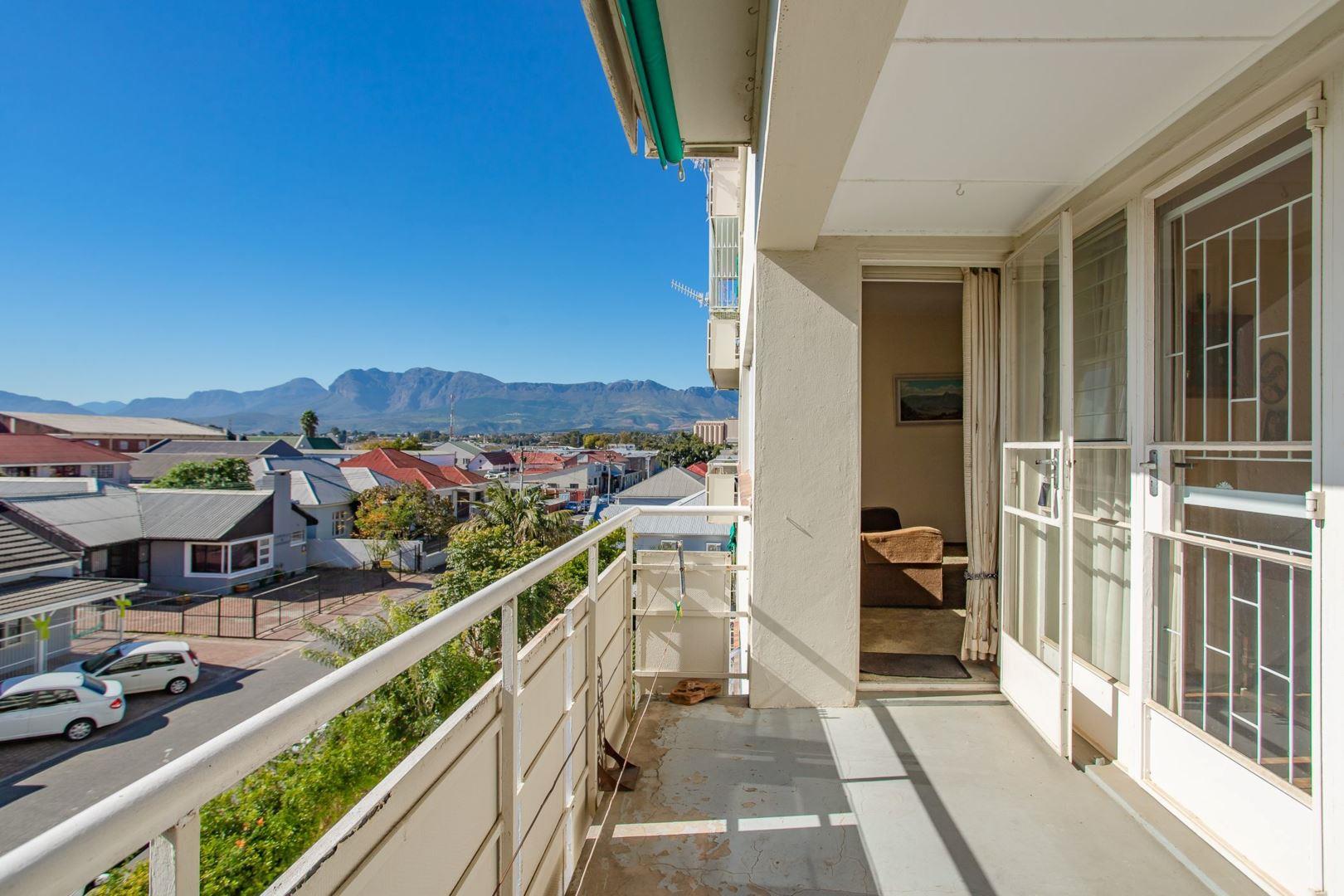 2 Bedroom Apartment / flat for sale in Paarl Central P24112677938