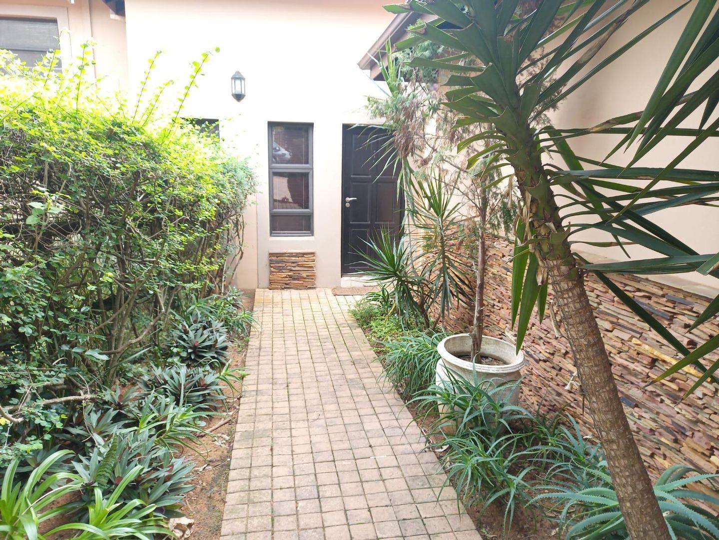 3 Bedroom Townhouse to rent in Hilltop Private Estate P24113829163