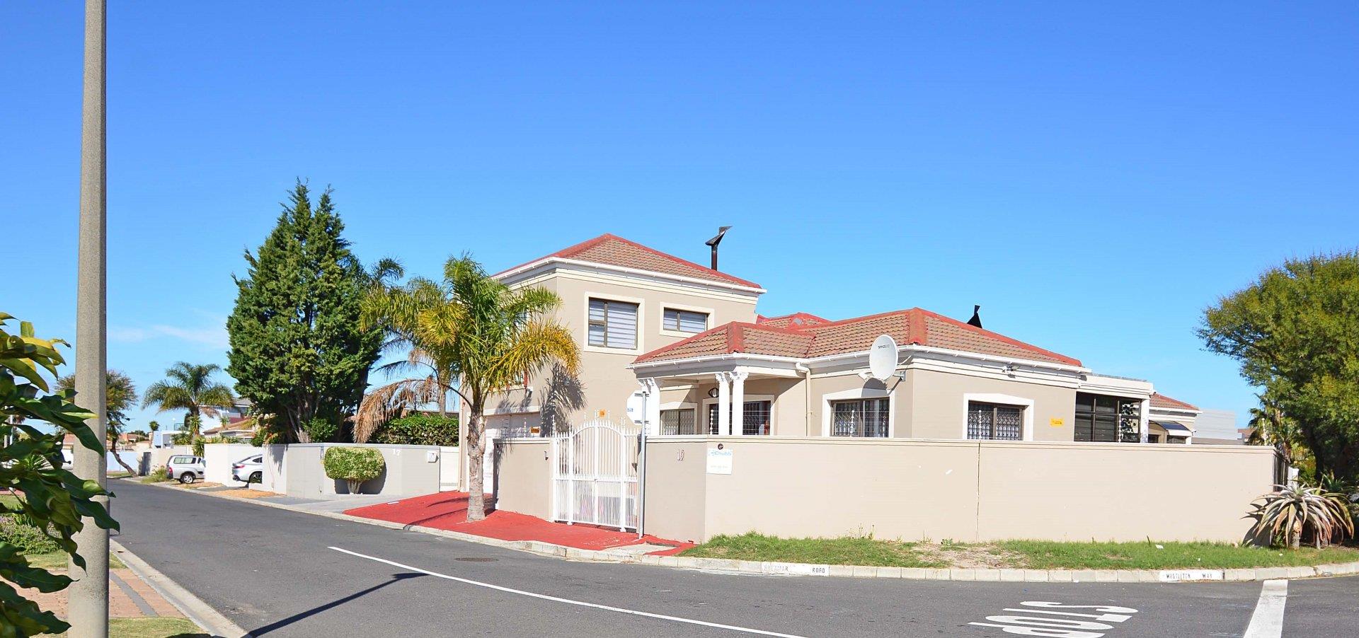 5 Bedroom House for sale in Parklands P24112682070