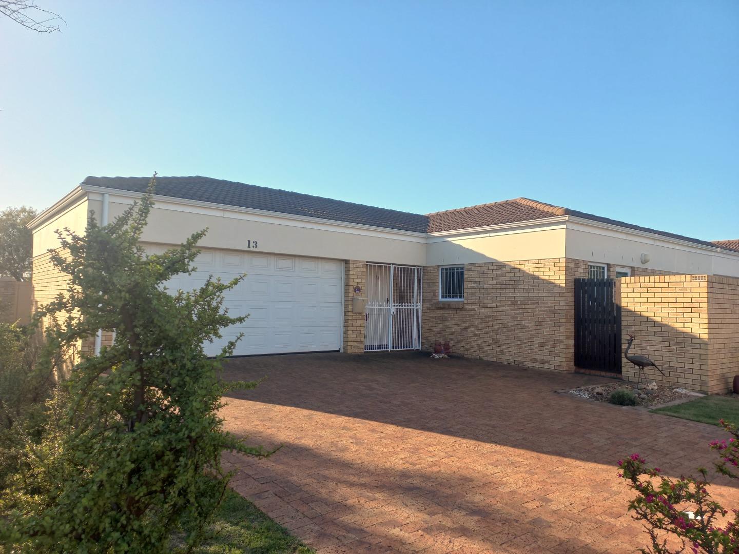 2 Bedroom House for sale in Protea Heights Klaradyn Retirement