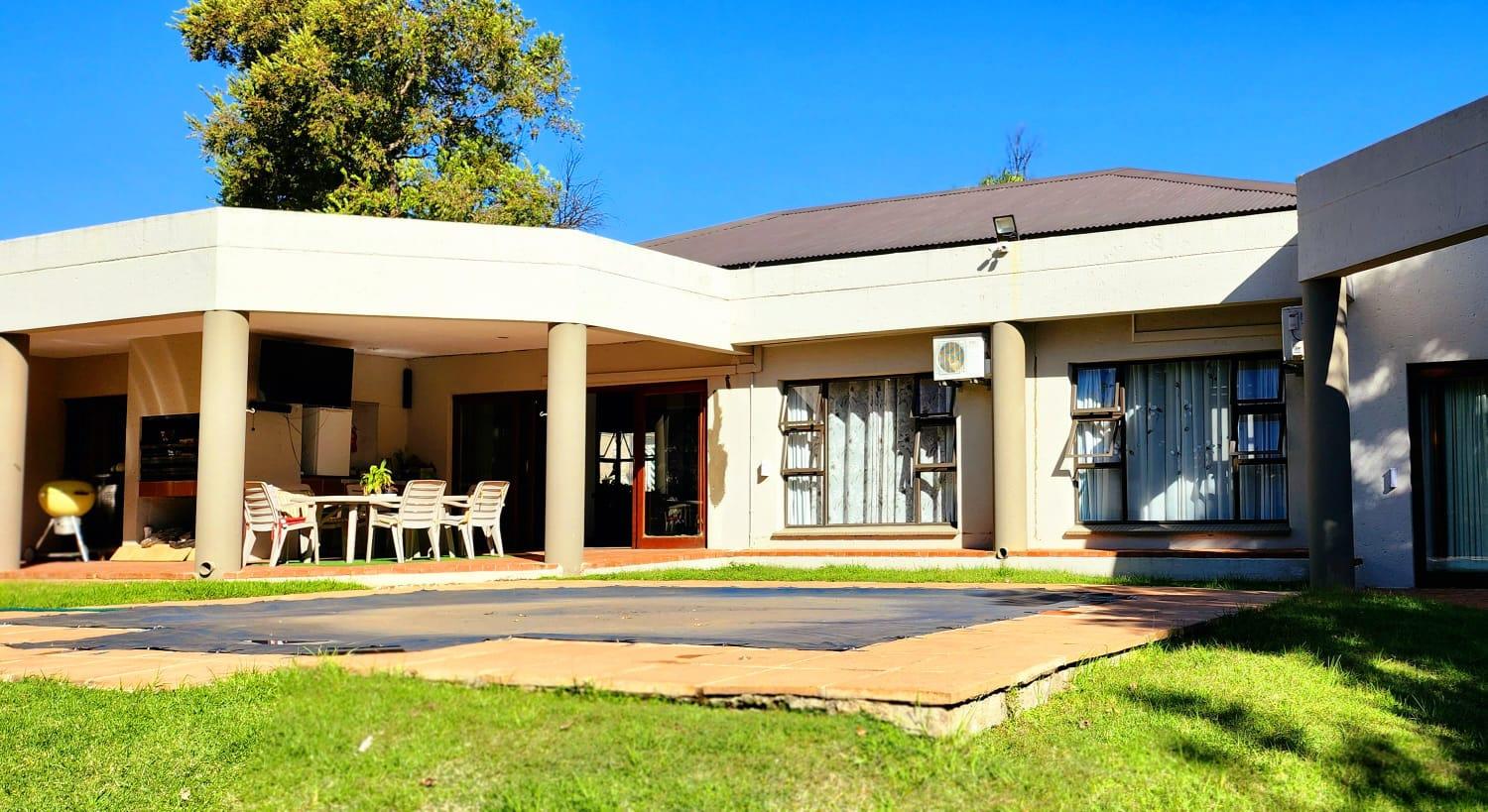 4 Bedroom House for sale in Buccleuch P24113526965