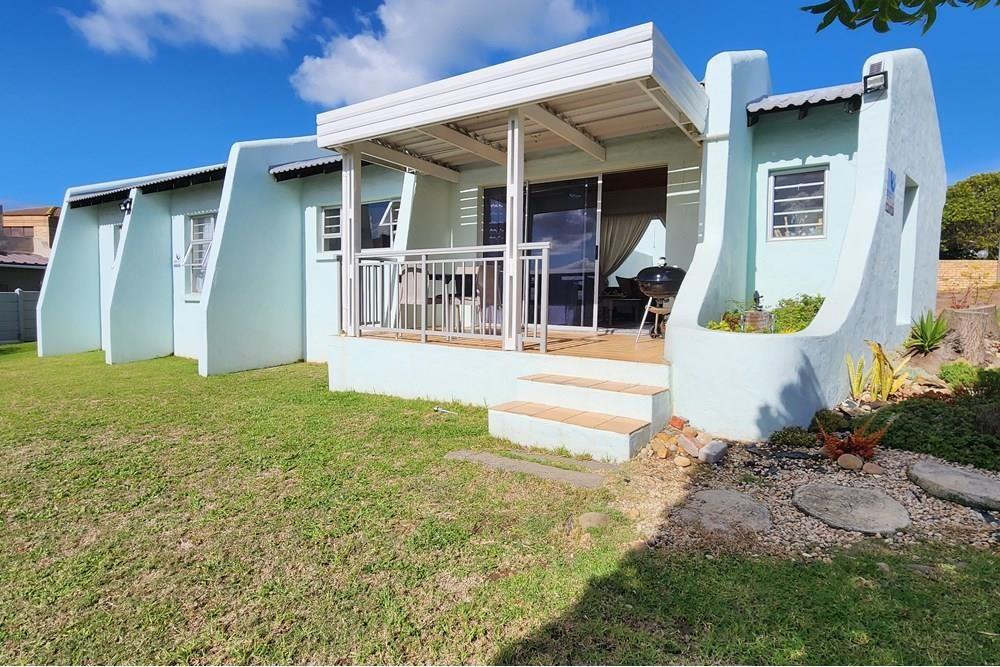 Wavecrest, Jeffreys Bay Property Property and houses for sale in