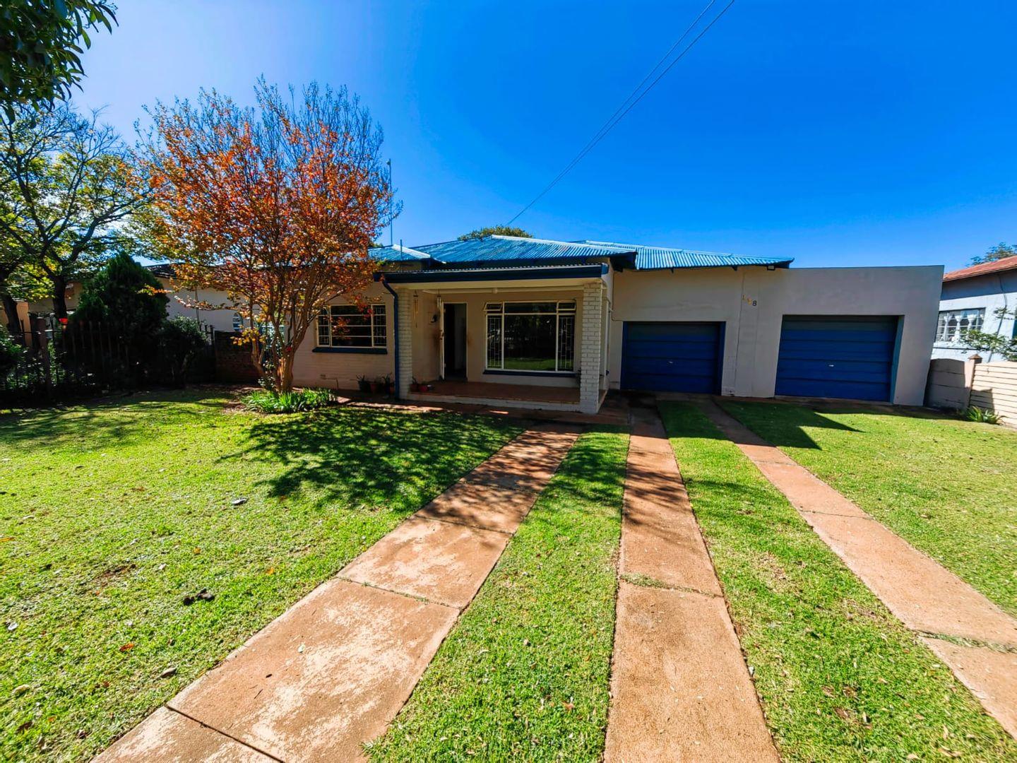 3 Bedroom House for sale in Potchefstroom Central P24112686828