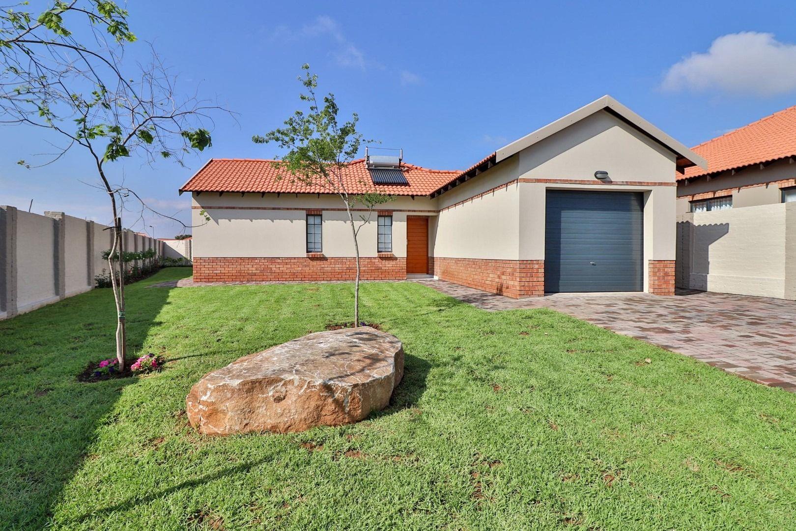 3 Bedroom House for sale in Hexrivier Lifestyle Estate P24112653918