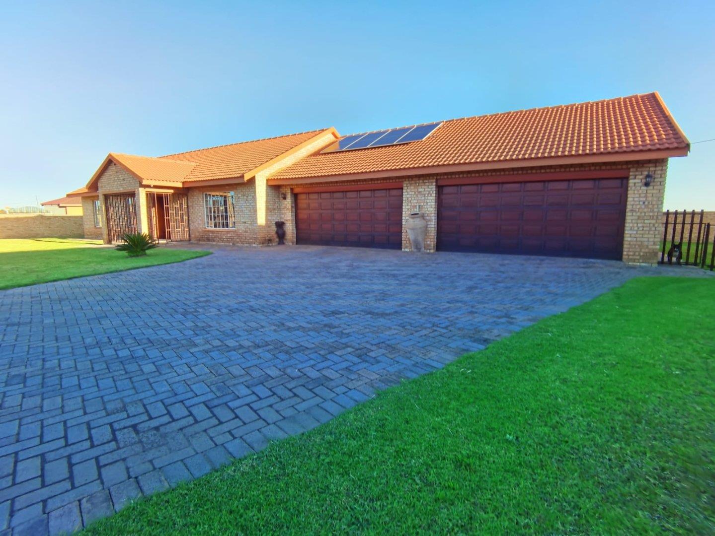 3 Bedroom House for sale in Riversdale P24112688441