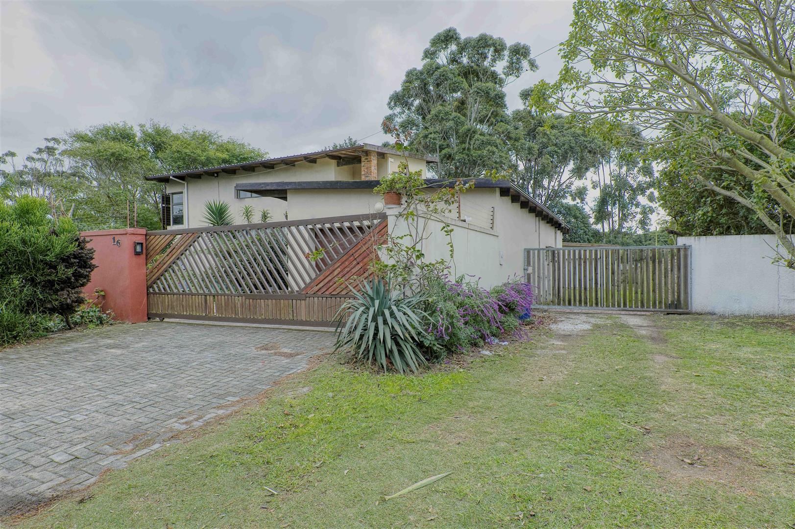 Weybridge Park Property Property and houses for sale in Weybridge