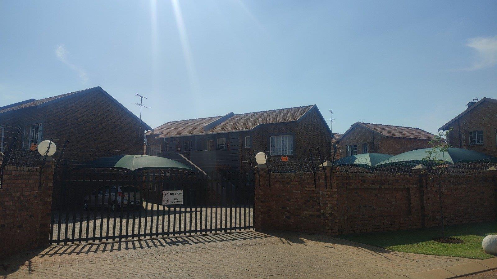 2 Bedroom House for sale in Riversdale P24112690119