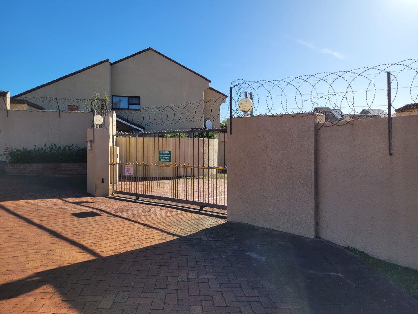 South End, Port Elizabeth Property Townhouses to rent in South End