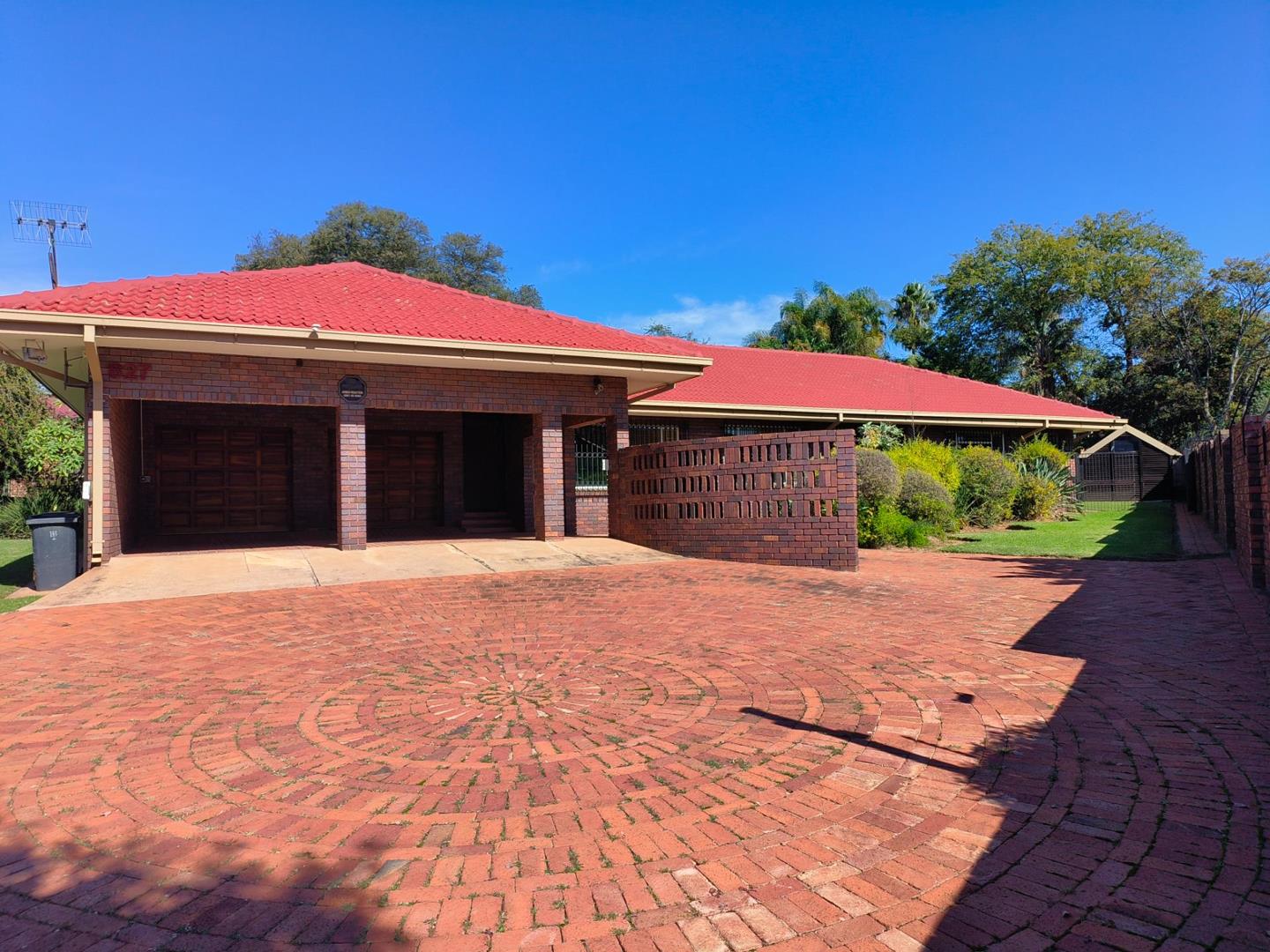 4 Bedroom House for sale in Monument Park P24112695644