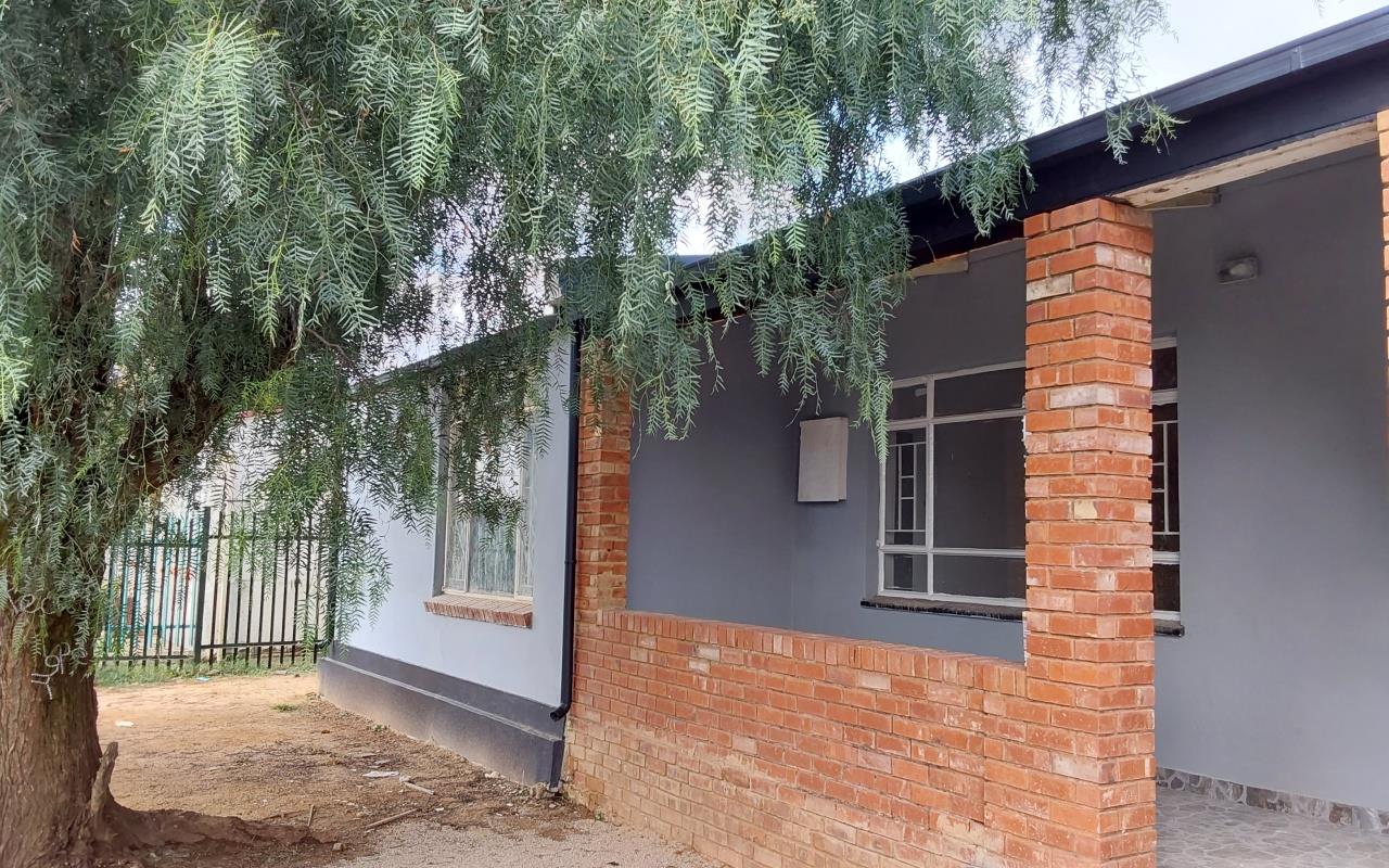 3 Bedroom House for sale in Benoni West P24112695918