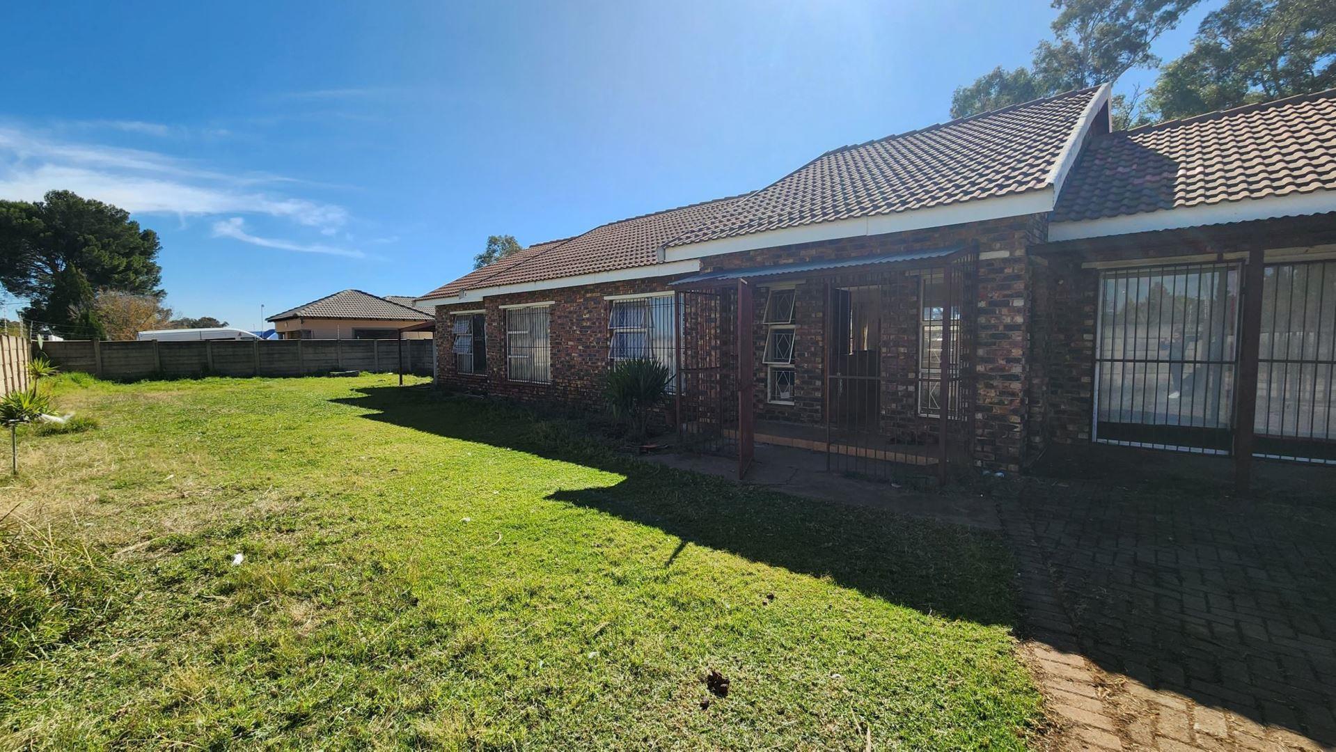 3 Bedroom House for sale in Riversdale P24112697381