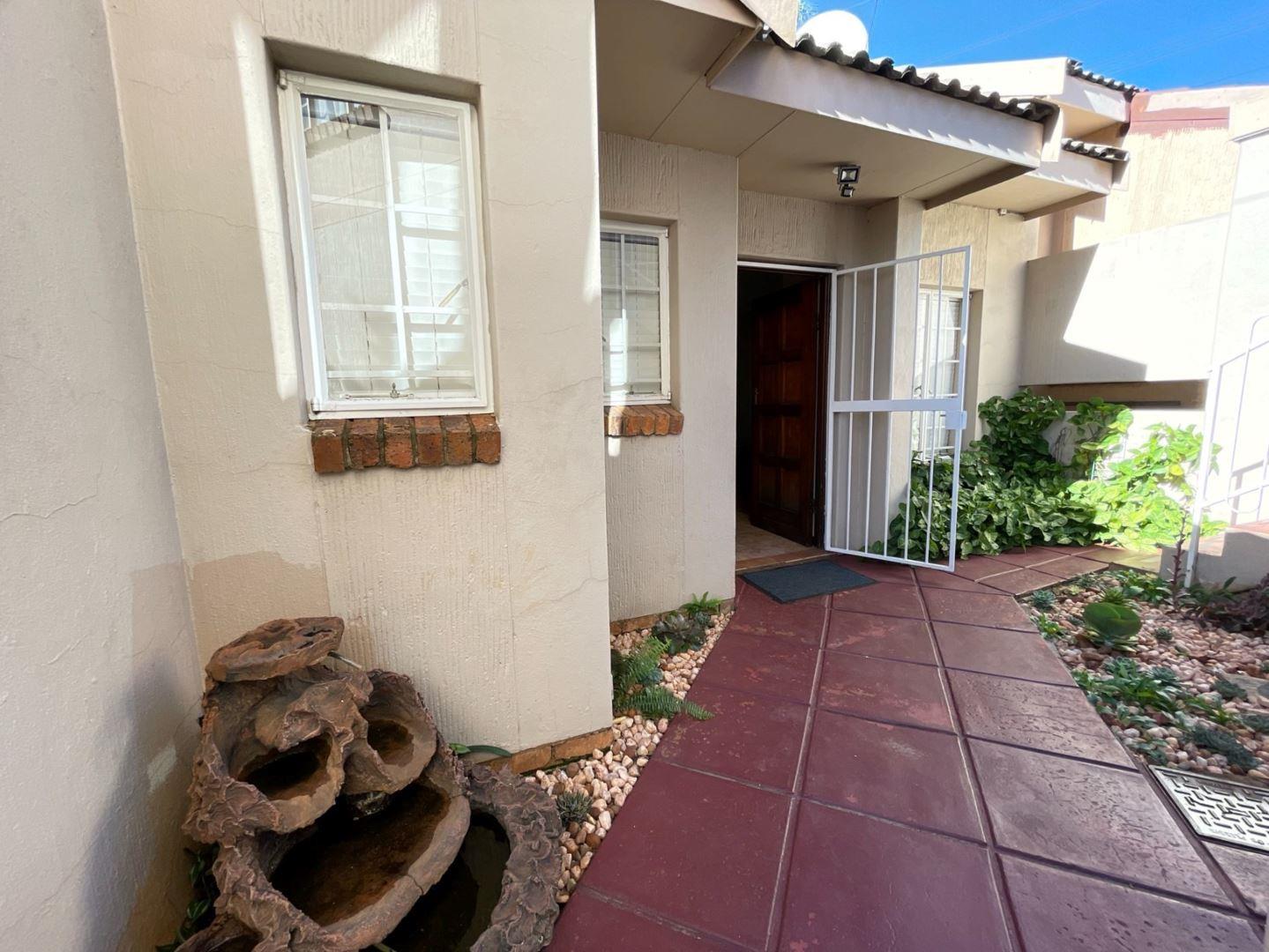 3 Bedroom House for sale in Newlands P24112698306