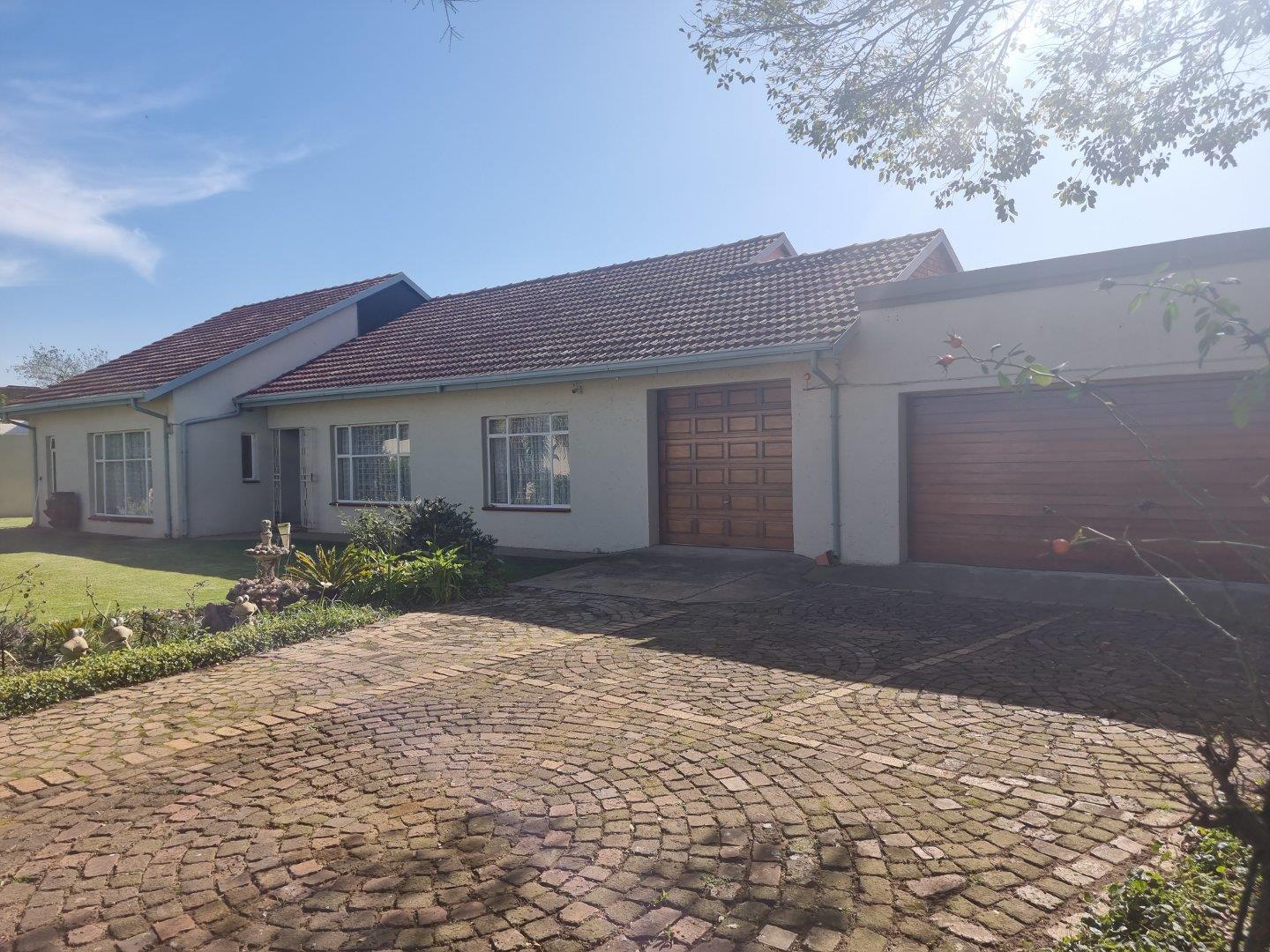 3 Bedroom House for sale in Eloff P24112693556