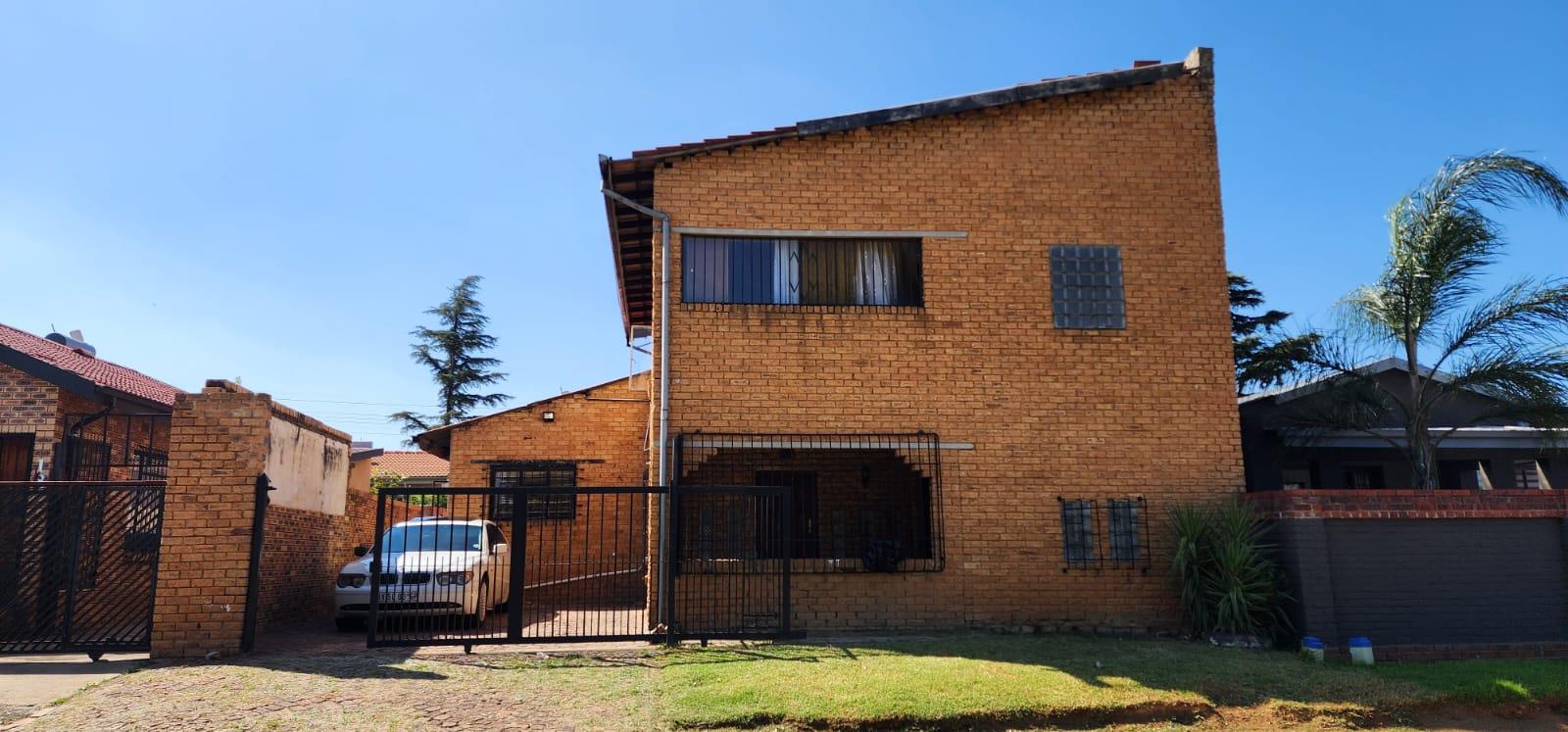5 Bedroom House for sale in Eldorado Park P24114122863