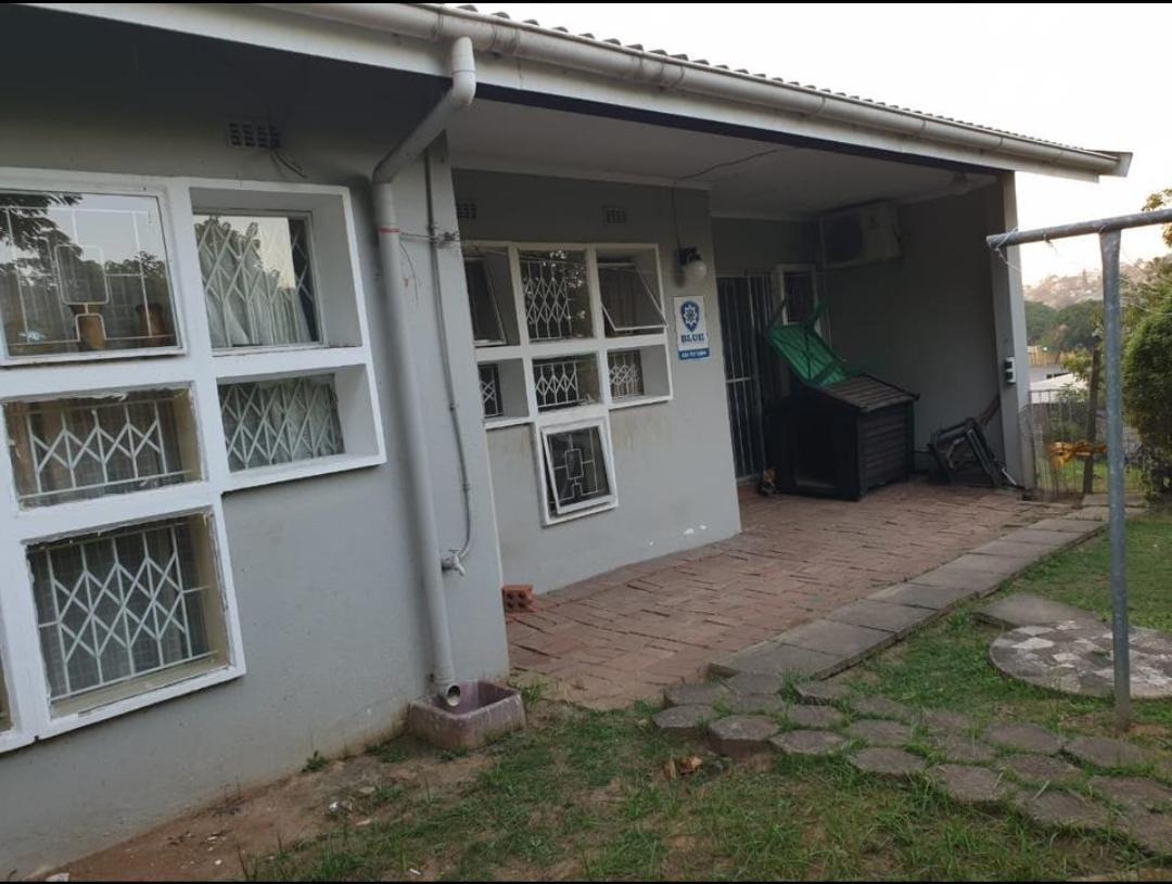 2 Bedroom House for sale in Rossburgh P24114494334