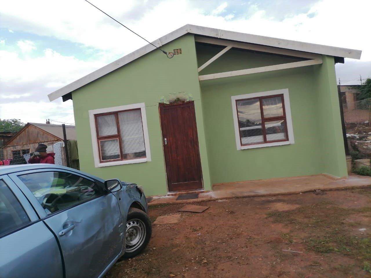 2 Bedroom House for sale in Uitenhage Central P24112378574