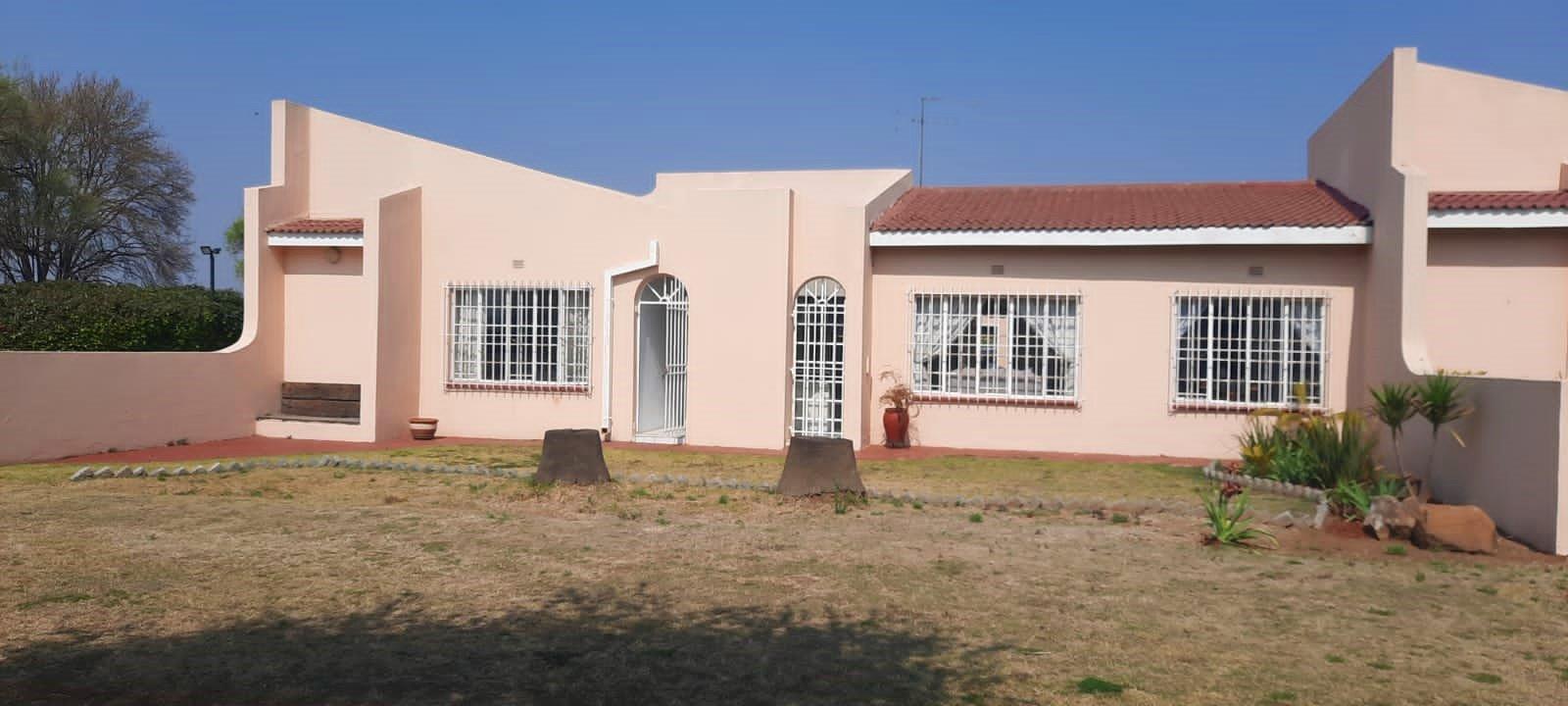 3 Bedroom Apartment / flat for sale in Sharon Park P24112710486