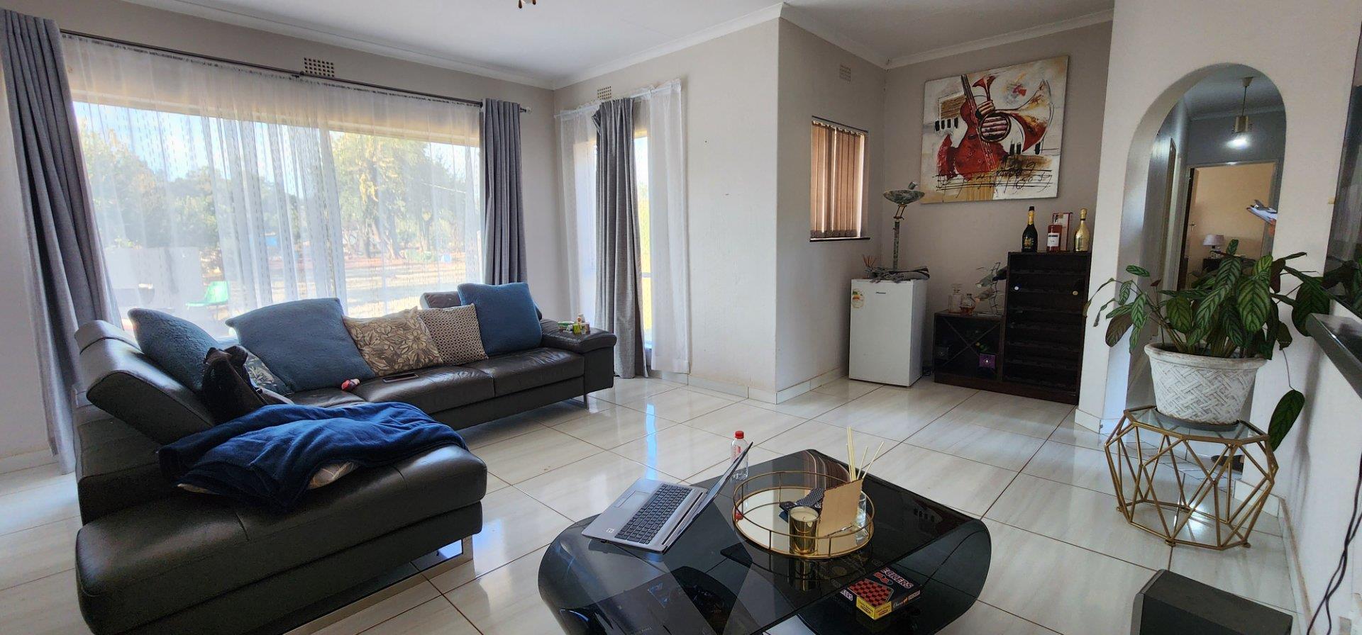 4 Bedroom House for sale in Henley On Klip P24112710598