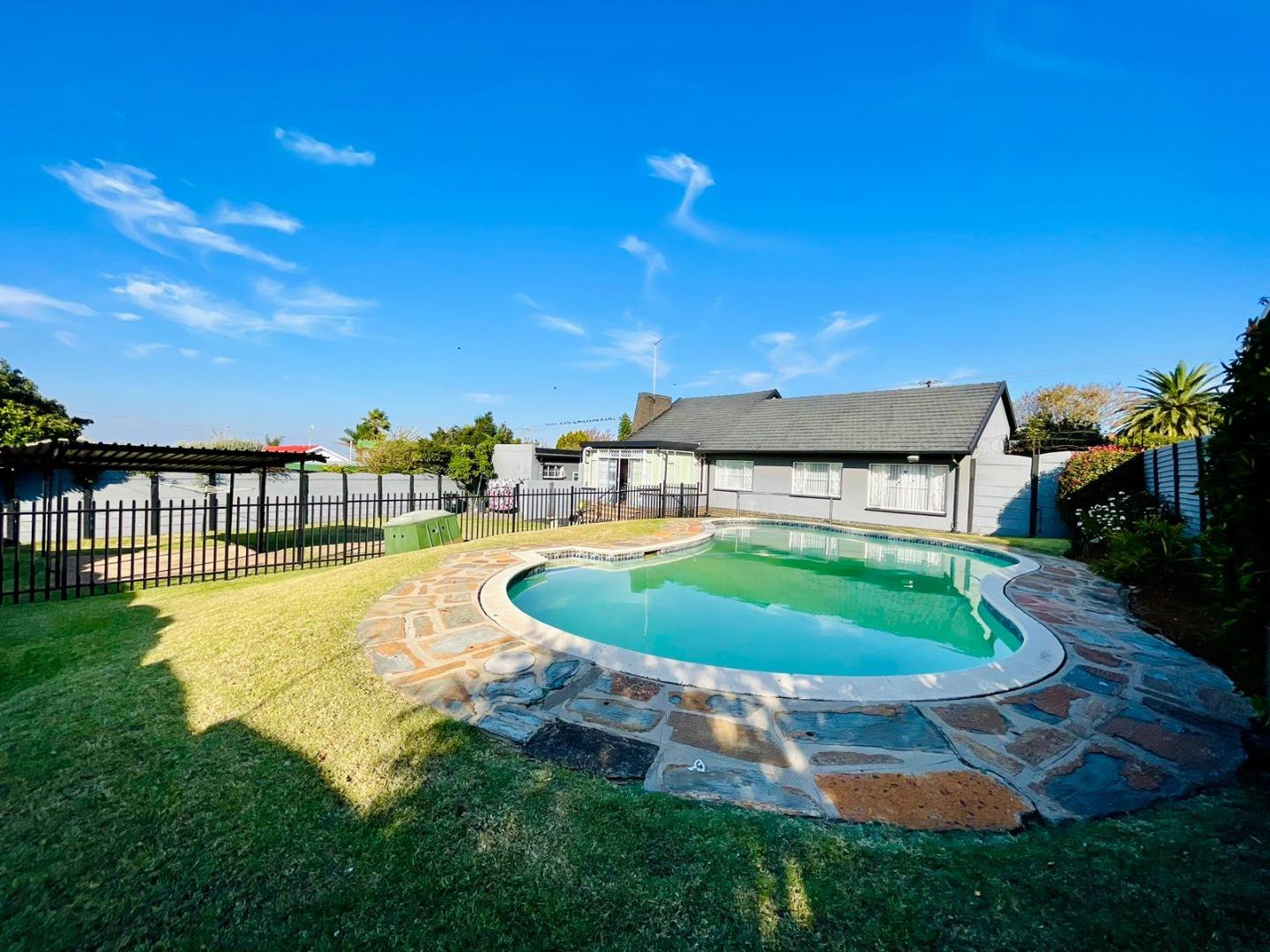 3 Bedroom House for sale in Tulisa Park 47 Paul Kruger Road P24